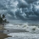 ছয় অঞ্চলে ঘণ্টায় ৬০ কিলোমিটার বেগে ঝড়ের আভাস, নদীবন্দরে ১ নম্বর সংকেত