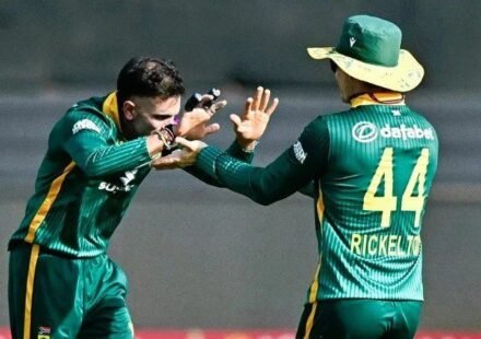 ব্রিটজকের সেঞ্চুরি, মহারাজের ঘূর্ণিতে অস্ট্রেলিয়াকে ৬৭ রানে হারাল দক্ষিণ আফ্রিকা