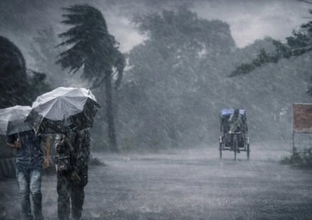 দুপুরের মধ্যে ঢাকায় বজ্রসহ বৃষ্টি হতে পারে