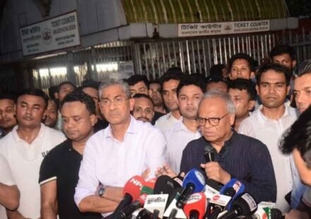 Arson and bomb attacks on buses, auto-rickshaws part of deep conspiracy, Rizvi tells Shahbagh rally