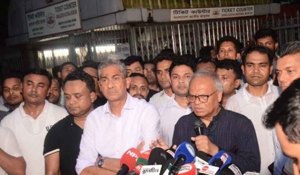 Arson and bomb attacks on buses, auto-rickshaws part of deep conspiracy, Rizvi tells Shahbagh rally
