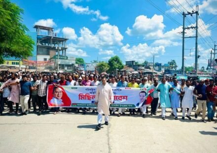 নান্দাইলে তথ্য প্রতিমন্ত্রীর নেতৃত্বে ‘পরিকল্পিত সন্ত্রাসবিরোধী’ বিক্ষোভ