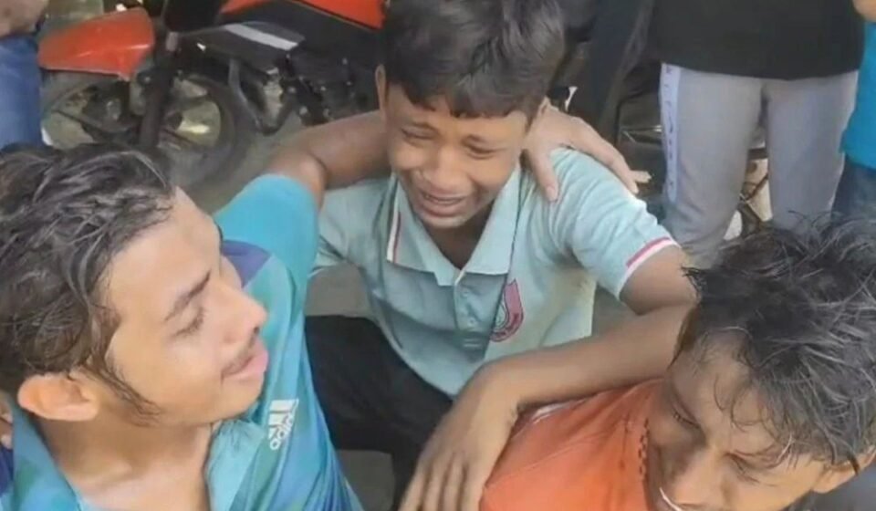 মেঘনায় ট্রলারডুবি: পাশাপাশি কবরে শায়িত একই পরিবারের তিনজন