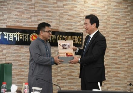 Commerce minister proposes Chattogram-Kunming road, cargo flights and joint research centre