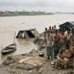 ধলেশ্বরীর ভাঙনে নদীগর্ভে বসতঘর, আতঙ্কে সিরাজদিখানের ১৫ পরিবার