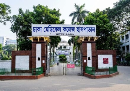 রাজধানীর বাড্ডায় দুর্বৃত্তদের গুলি ও ছুরিকাঘাতে আহত ৩