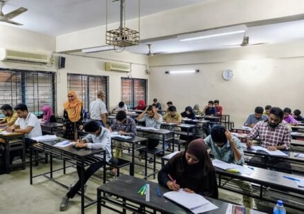 সেশনজট ঠেকাতে কুবির ১৯ বিভাগে ১৫ অক্টোবরের মধ্যে পরীক্ষা শুরুর নির্দেশ