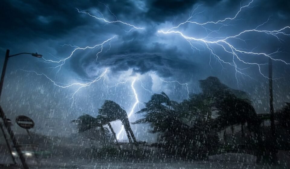 অক্টোবরে বৃষ্টি কমার পূর্বাভাস, তবু ঘূর্ণিঝড়ের শঙ্কা উড়িয়ে দিচ্ছে না আবহাওয়া অফিস