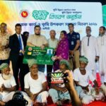 হাটহাজারীতে ১২০০ কৃষকের হাতে কৃষক কার্ড তুলে দিলেন মীর হেলাল