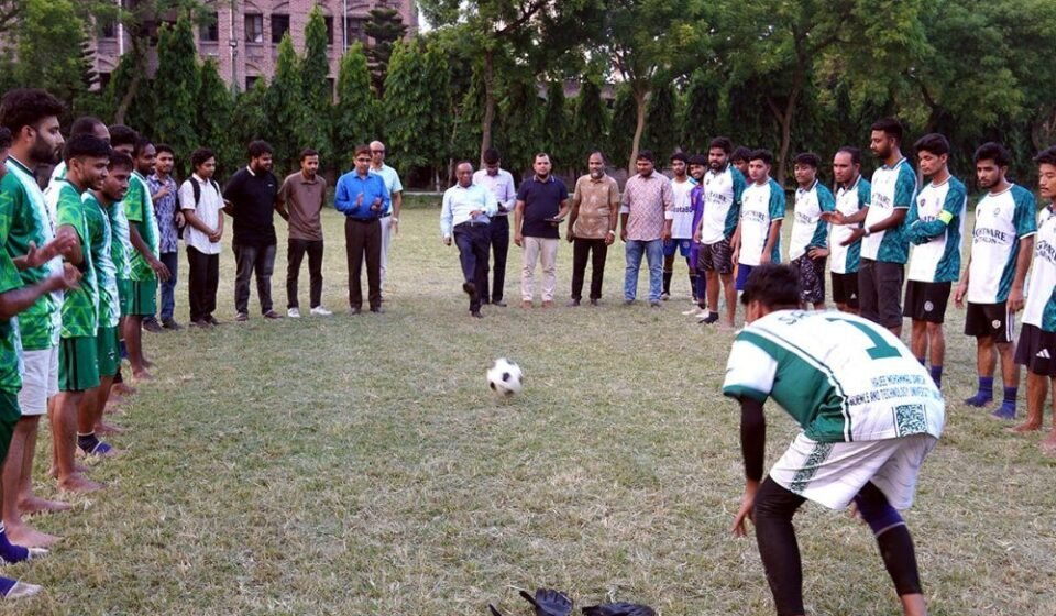 হাবিপ্রবিতে আন্তহল ফুটবল প্রতিযোগিতার উদ্বোধন