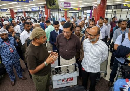 Tourism minister turns up suddenly at Shahjalal airport, talks to passengers