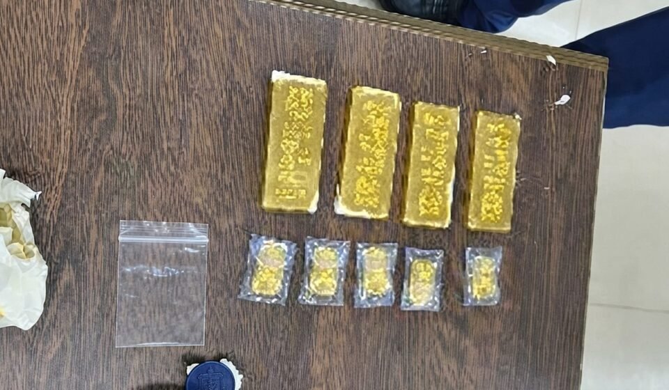 4.5kg of gold strapped to body in a belt, Malaysian passenger held at Shahjalal