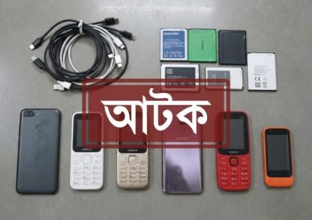সুন্দরবনে বনদস্যুদের আস্তানায় অভিযান, উদ্ধার ১৪ মোবাইল