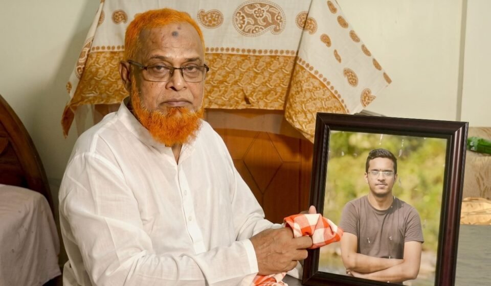 আবরার হত্যার সাত বছর: রায় কার্যকরের অপেক্ষায় দিন গুনছেন বৃদ্ধ মা-বাবা