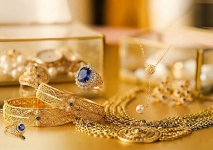 Gold price falls, 22-carat now Tk 229,081 a bhori