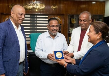 চিংড়ি শিল্প ও গবেষণায় হাত মেলাচ্ছে খুলনা বিশ্ববিদ্যালয় ও টোটাল ফুড