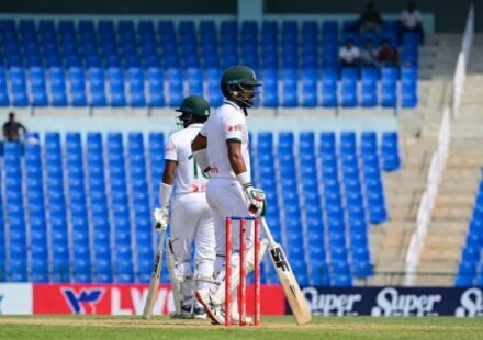৮ উইকেটে ৩২০: আবুধাবিতে দ্বিতীয় দিনের ব্যাটিংয়ে বাংলাদেশ, ক্রিজে নাঈম-তাইজুল