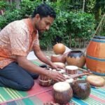 শতাধিক দেশি বাদ্যযন্ত্র নিজ হাতে গড়েছেন গোপালগঞ্জের সুনির্মল, নীরবে আগলে রাখছেন লোকবাদ্য