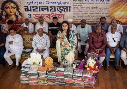 ‘ধর্ম আলাদা হতে পারে, কিন্তু দেশ এক’: কেরানীগঞ্জে মহালয়ার অনুষ্ঠানে নিপুণ রায়