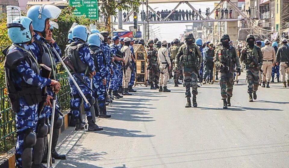মণিপুরে ২৪ ঘণ্টায় অন্তত ৯ জন নিহত, আগুন দেওয়া হয়েছে অন্তত ১৪ বাড়িতে