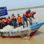 মা ইলিশ রক্ষায় চাঁদপুরে নৌবাহিনীর অভিযান, পোড়ানো হলো প্রায় ৭ কোটি টাকার অবৈধ জাল