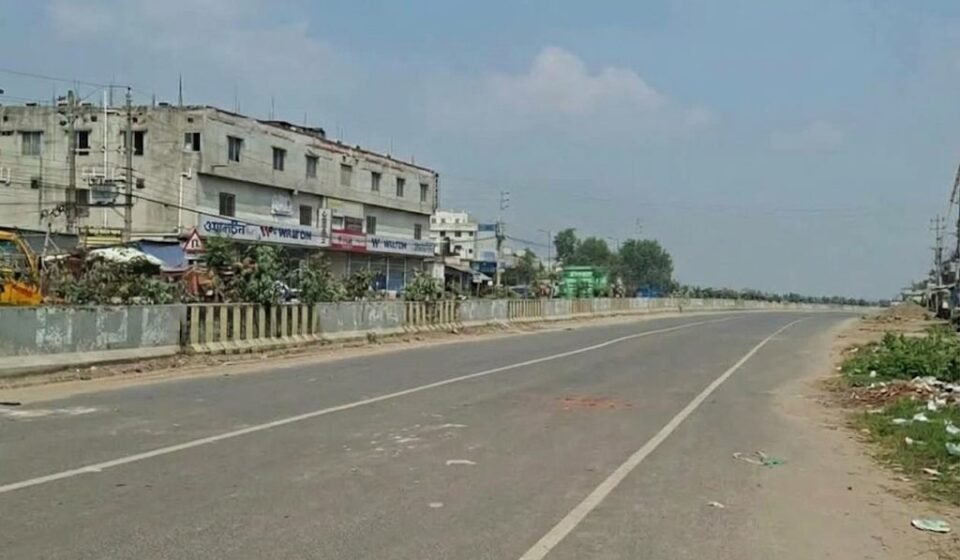 পুলিশের আশ্বাসে অবরোধ তুললেন অটোরিকশা চালকরা, মোহাম্মদপুর-বসিলা সড়ক দেড় ঘণ্টা পর সচল