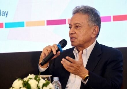 উড়োজাহাজ, তেল, সয়াবিন কিনছি—যুক্তরাষ্ট্রের কাছে বাড়তি সহায়তা চাইলেন অর্থমন্ত্রী