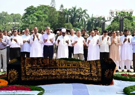 সংসদ ভবনের দক্ষিণ প্লাজায় সালাহউদ্দিন আহমেদের প্রথম জানাজা, শ্রদ্ধা জানালেন তারেক রহমান