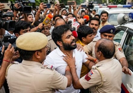 মিছিল শুরুর মুখে বাড়িতে পুলিশ, এক সপ্তাহে দ্বিতীয়বার আটক অভিজিৎ দীপকে