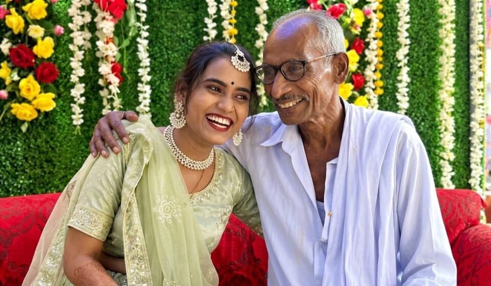 ৪৫ বছরের বয়সের ব্যবধান উপেক্ষা করে বাগদান সারলেন তাঁরা