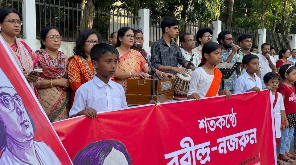 গান-কবিতায় প্রতিবাদ, কক্সবাজারের শহীদ মিনারে ‘শতকণ্ঠে রবীন্দ্র-নজরুল’