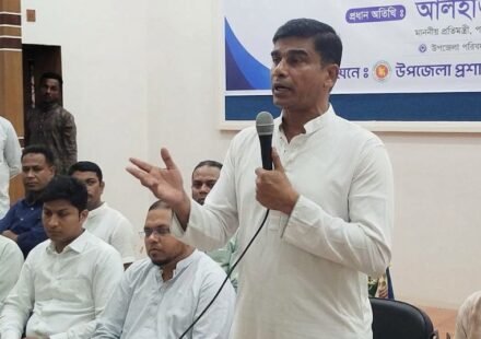 বোদায় ১৬ মন্দিরে ১ কোটি ৬৫ লাখ টাকার অনুদানের চেক দিলেন প্রতিমন্ত্রী