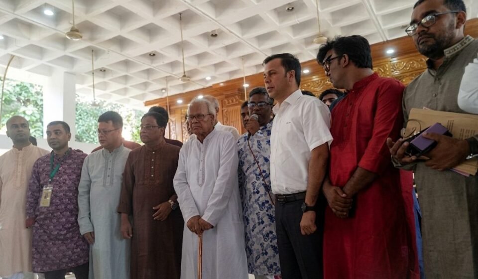 জগন্নাথ হলে পূজা পরিদর্শনে রিজভী: ছুটি তিন দিন, মণ্ডপে চাল বরাদ্দ বেড়ে ৬ শ কেজি