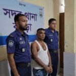 দত্তবাড়ি স্ট্যান্ডে পুলিশের ওপর চড়াও স্বজনেরা, গ্রেপ্তার ২৮ মামলার আসামি