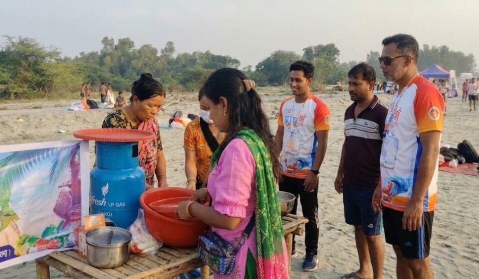 সূর্যোদয় দেখতে দেখতে ৬ কিলোমিটার দৌড়: কুয়াকাটার জিরো পয়েন্ট থেকে গঙ্গামতী পর্যন্ত বিচ ম্যারাথনে ৮-৯শ পর্যটক, শেষে পিঠা উৎসব