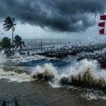 ঘণ্টায় ১৫০ কিমি পর্যন্ত দমকা হাওয়া নিয়ে অতিপ্রবল ঘূর্ণিঝড় ‘অর্ণব’, চার বন্দরে ৩ নম্বর সংকেত