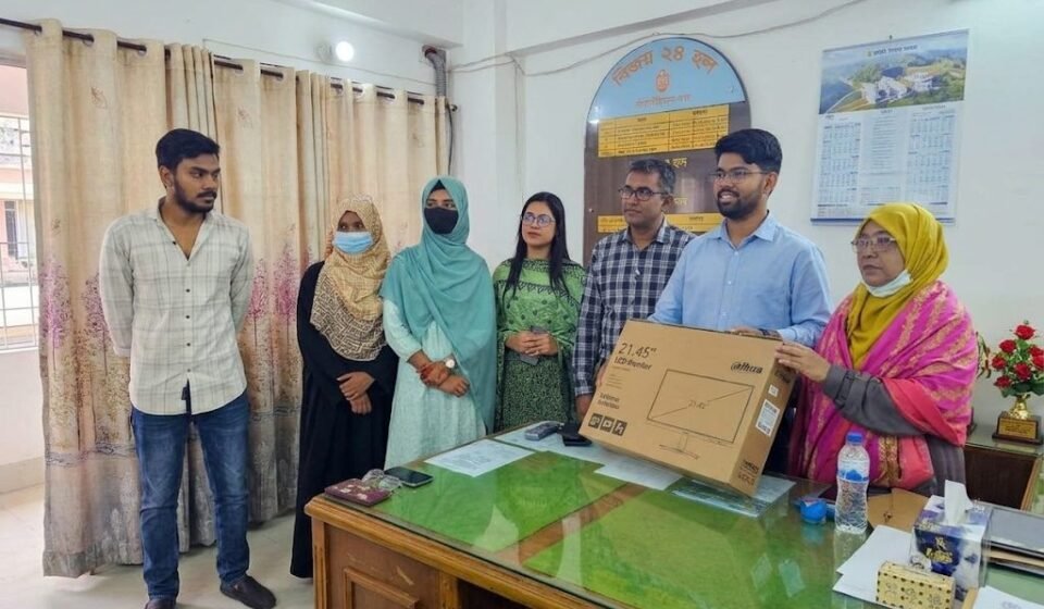 চা-নাশতার বরাদ্দ বাঁচিয়ে হলে কম্পিউটার ও পানির ফিল্টার দিলেন চাকসু এজিএস