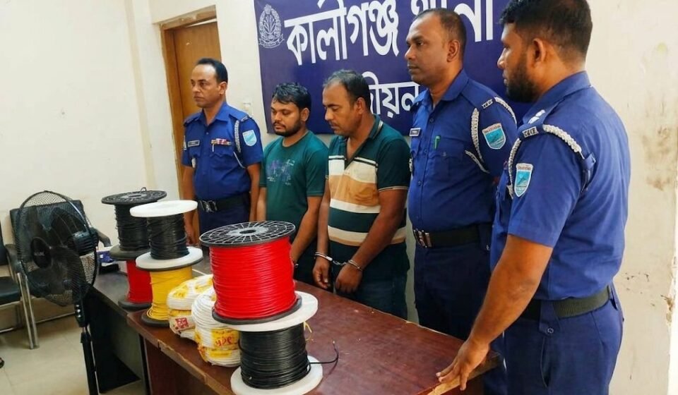 Electrical shop robbery in Kaliganj: two arrested, goods worth nearly Tk 6 lakh recovered with truck and pickup