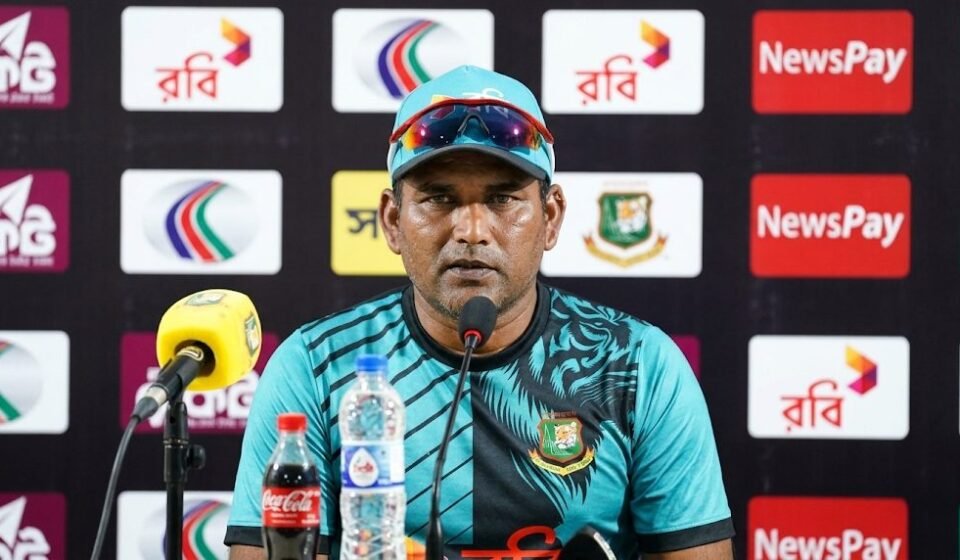 ৩ উইকেটে ২১৩ রানে দিন শেষ, ‘হাতে ৭ উইকেট’—৪০০ ছাড়ানোর লক্ষ্য দেখালেন সালাহ উদ্দিন